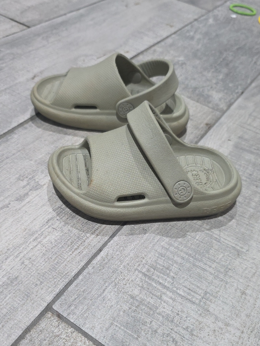 Baby Size 6 Reef Lightweight Slip-On Sandals in Light Grayish